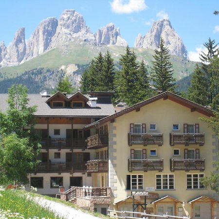 Hotel Majon Miramonti Canazei Bagian luar foto