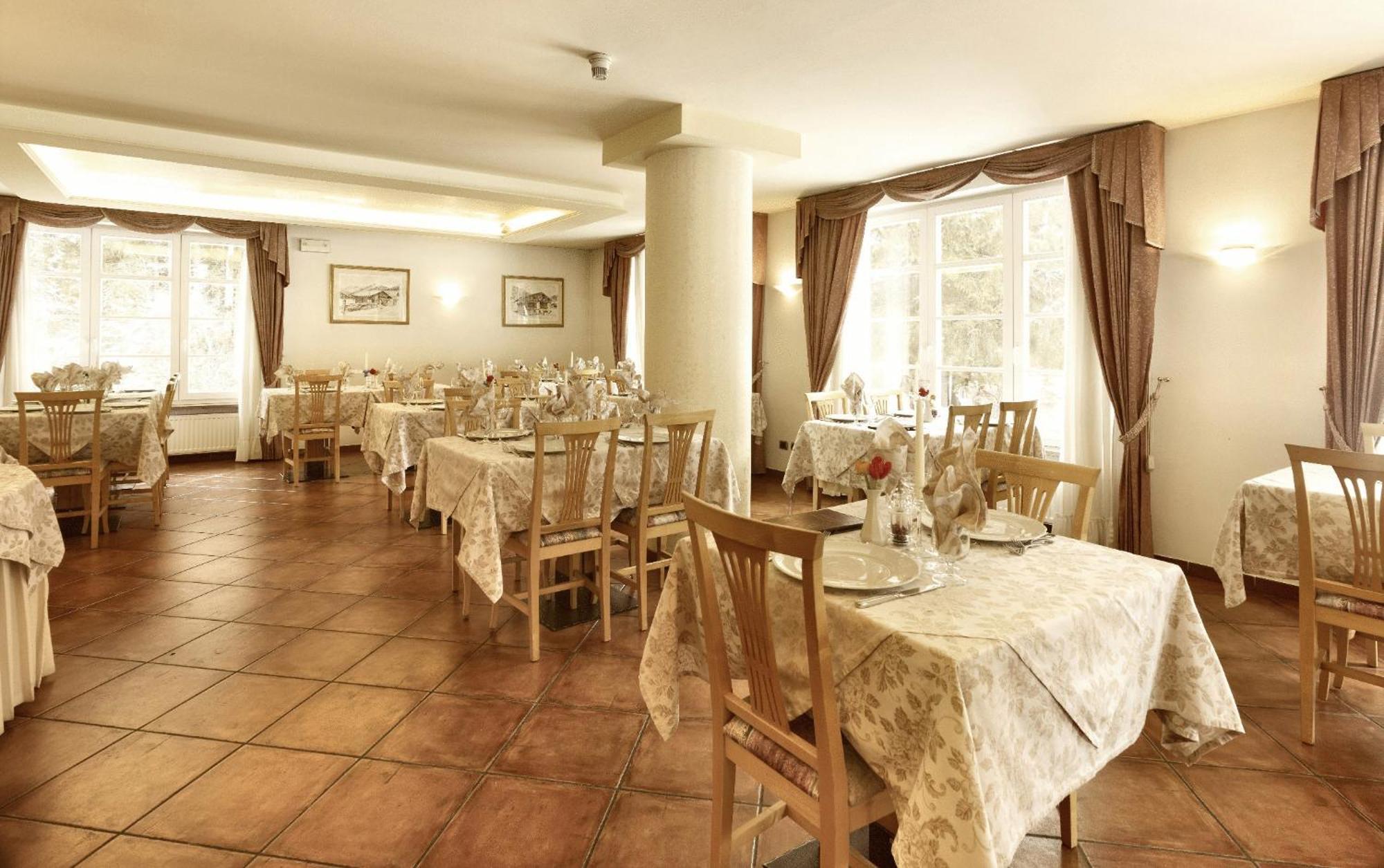 Hotel Majon Miramonti Canazei Bagian luar foto