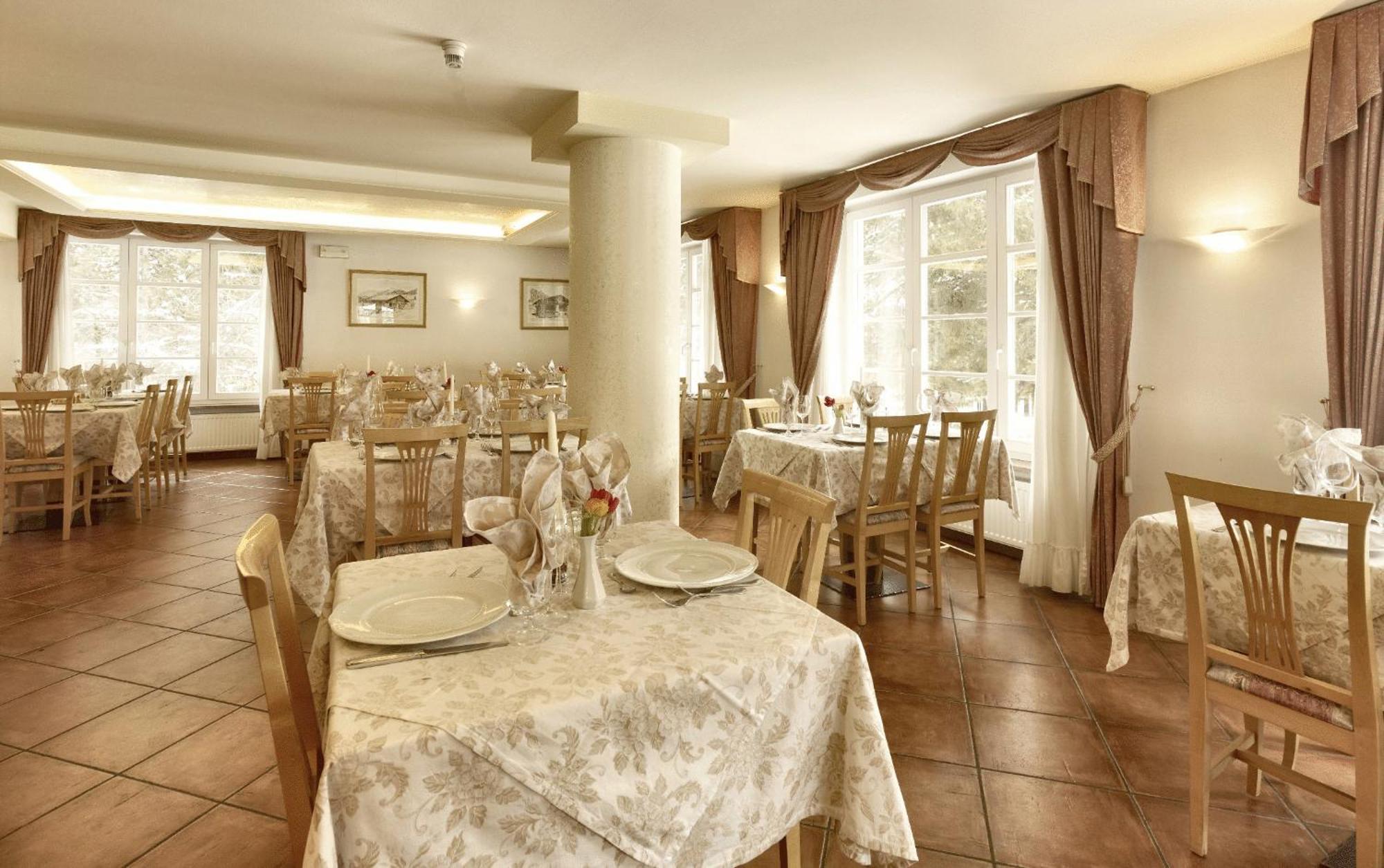 Hotel Majon Miramonti Canazei Bagian luar foto
